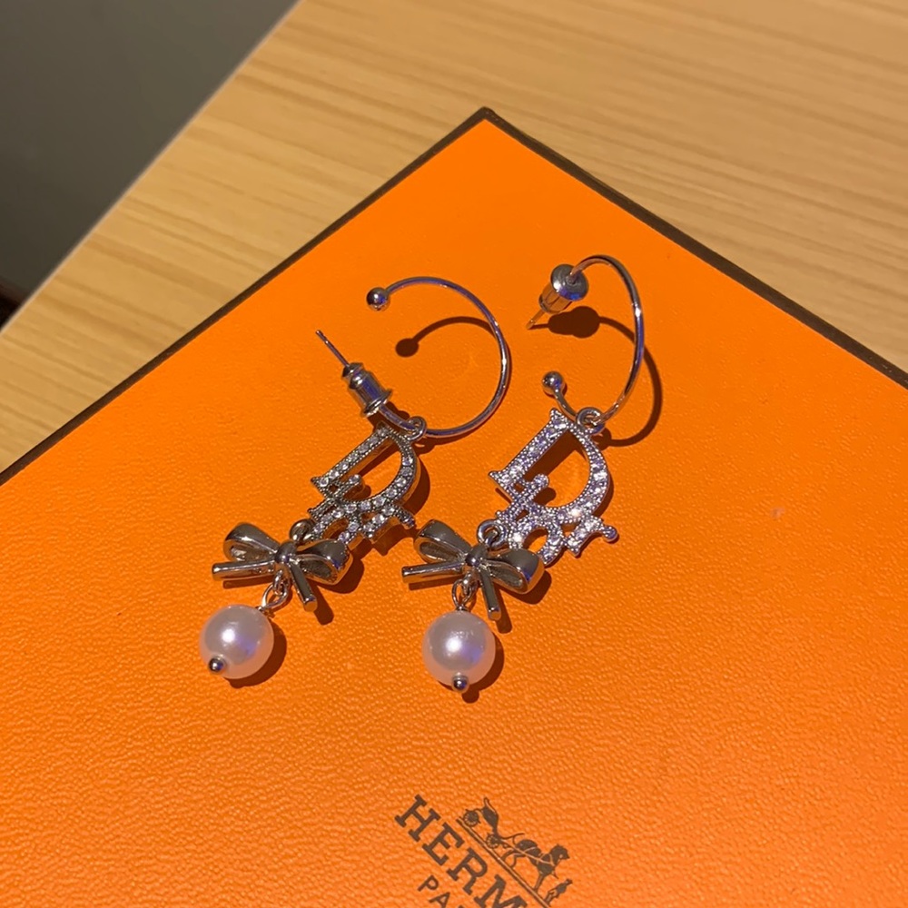 Authentic Dior vintage earring 💘